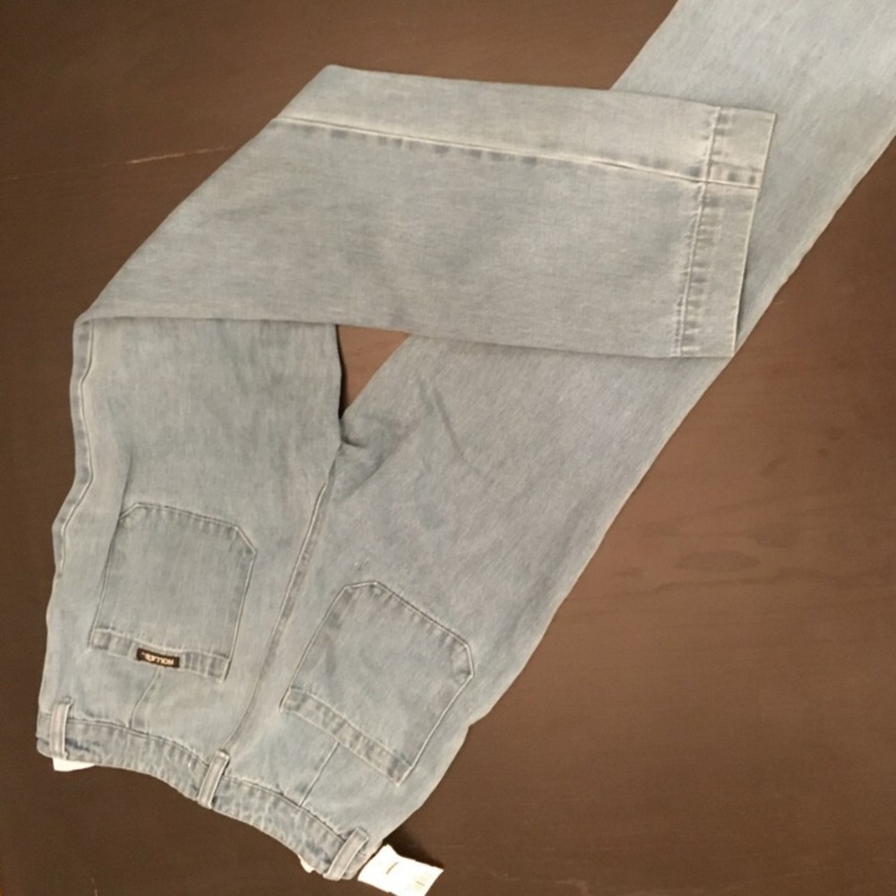High-waisted jeans